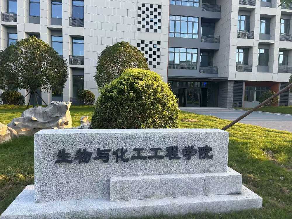衡阳市扬州职业大学体育场高杆灯项目